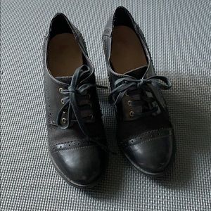 Black oxford pumps